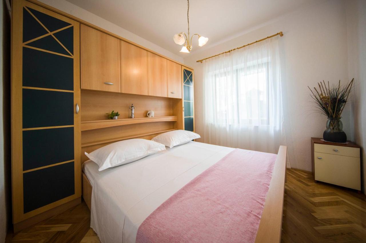 3 Bedroom Apartment Antonio คาชเตลา ภายนอก รูปภาพ