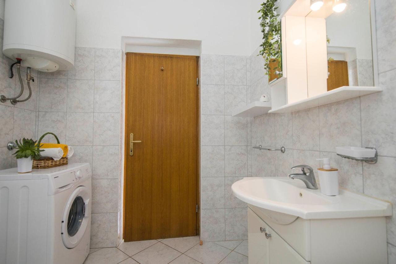 3 Bedroom Apartment Antonio คาชเตลา ภายนอก รูปภาพ