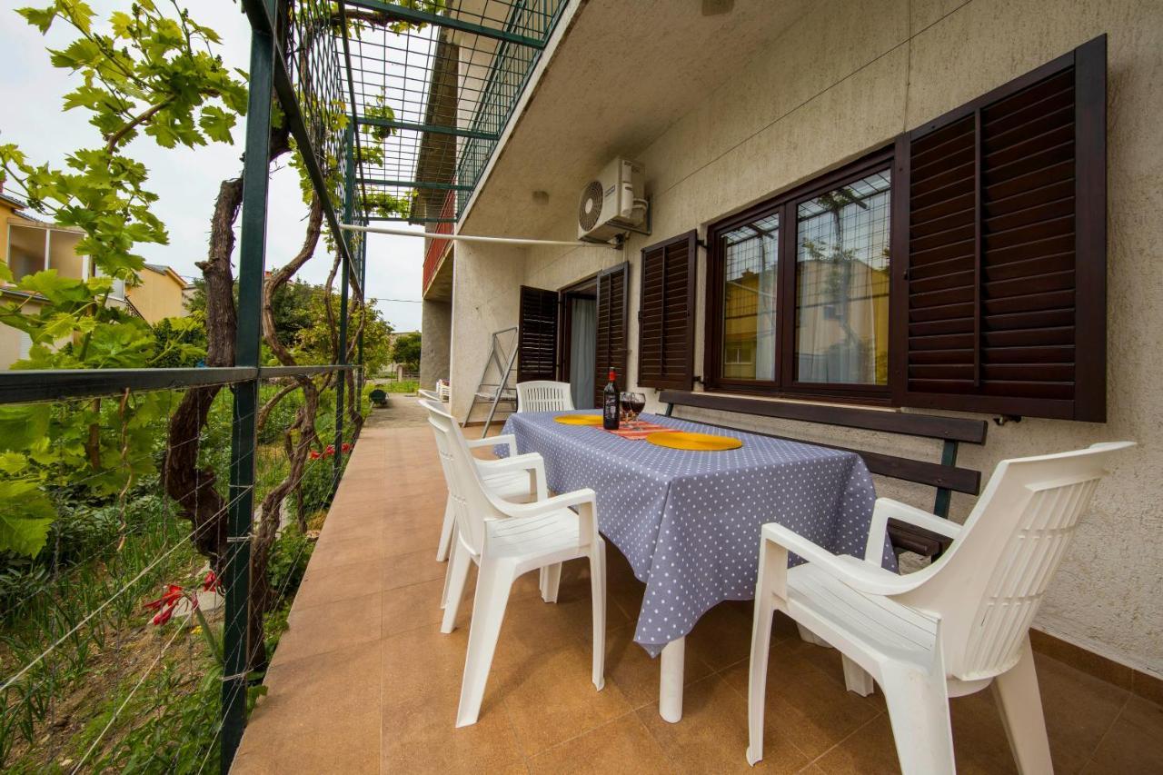 3 Bedroom Apartment Antonio คาชเตลา ภายนอก รูปภาพ